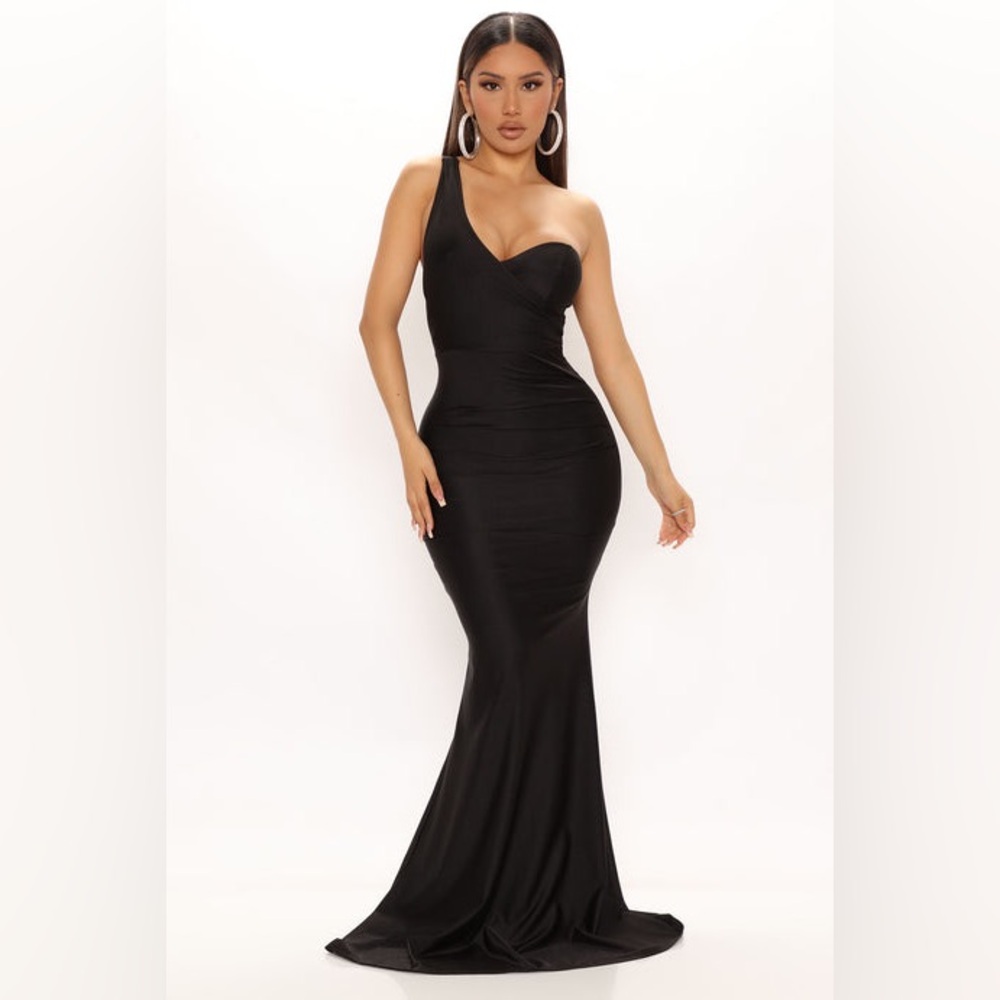 Long Black One-Shoulder Mermaid Style Formal Dress